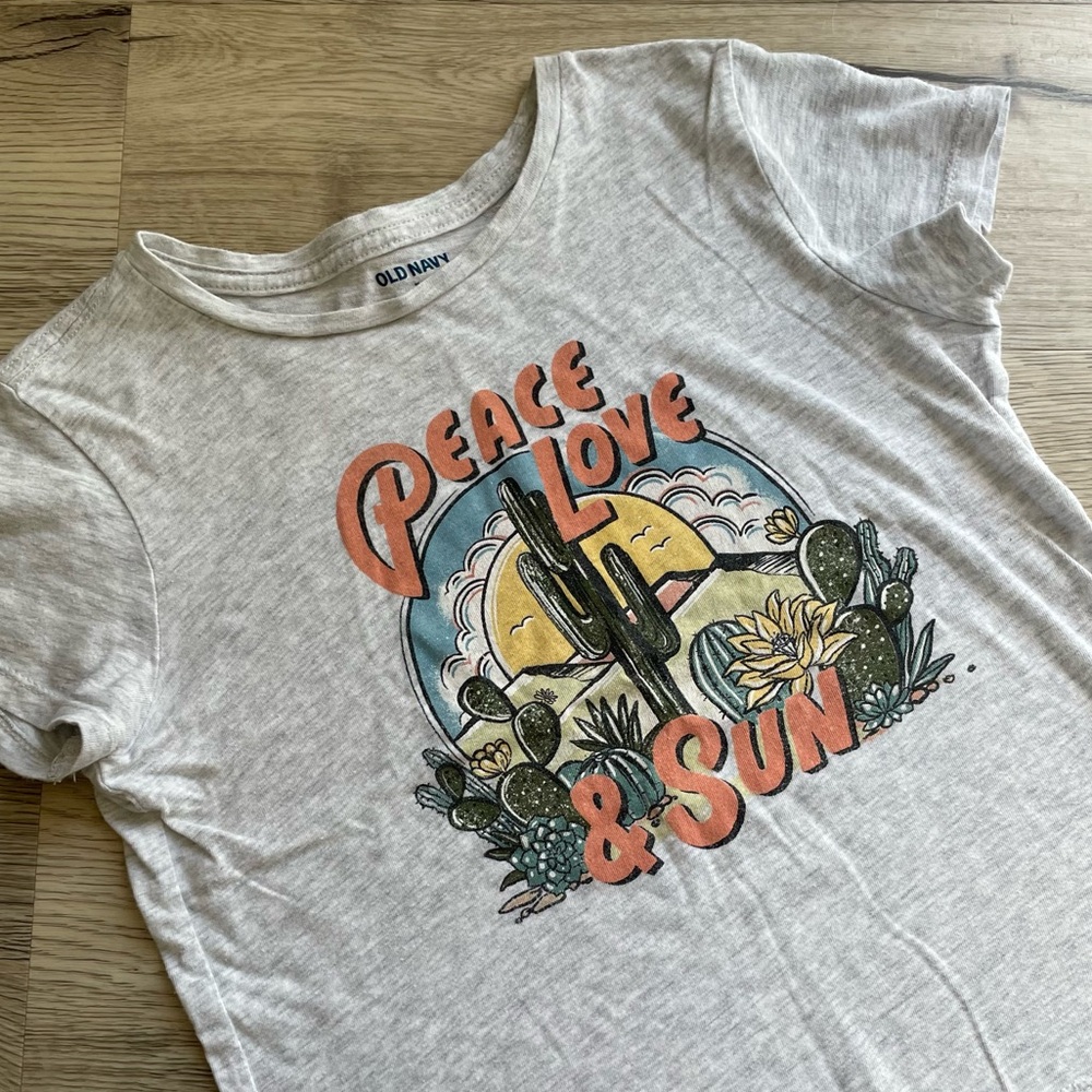 4/$25🌵| Old Navy | Desert Vibes | ‘Peace Love & Sun’ Graphic Tee | Girls M (8)